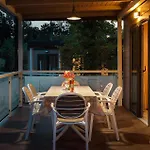 2 Bedroom Cozy Stacaravan In Vabriga Kamp