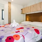 Kamp 2 Bedroom Cozy Stacaravan In Vabriga Porec