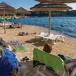 2 Bedroom Cozy Stacaravan In Vabriga Kamp