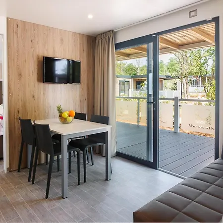 2 Bedroom Cozy Stacaravan In Vabriga 5*