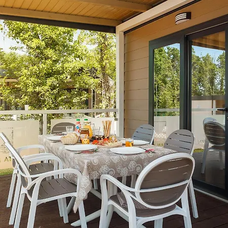 Campsite 2 Bedroom Awesome Stacaravan In Vabriga