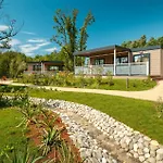 2 Bedroom Cozy Stacaravan In Vabriga 5* Poreč