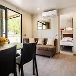 2 Bedroom Cozy Stacaravan In Vabriga Parque de Campismo