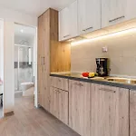2 Bedroom Cozy Stacaravan In Vabriga