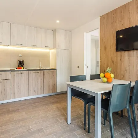 2 Bedroom Cozy Stacaravan In Vabriga
