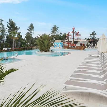 Кемпинг 2 Bedroom Awesome Stacaravan In Vabriga Пореч