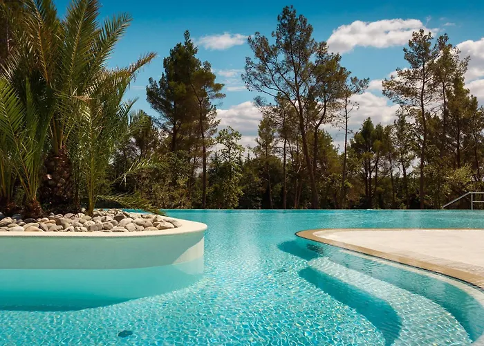 2 Bedroom Awesome Stacaravan In Vabriga 5*