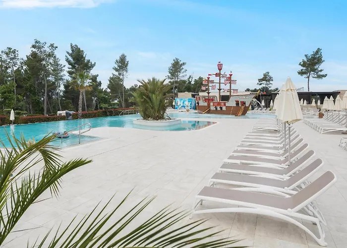 Kemping 2 Bedroom Awesome Stacaravan In Vabriga Poreč