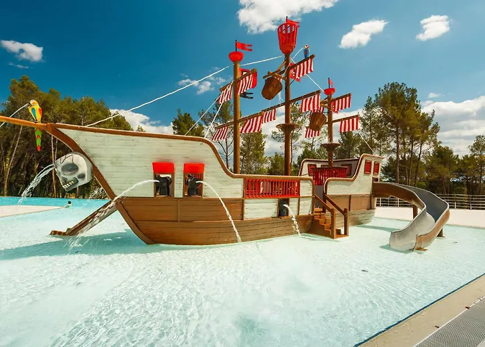 2 Bedroom Awesome Stacaravan In Vabriga Camping