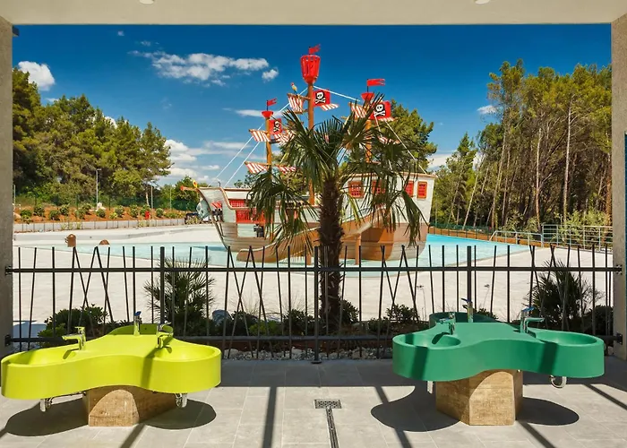 2 Bedroom Awesome Stacaravan In Vabriga Camping 5*