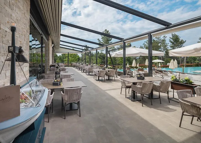 2 Bedroom Awesome Stacaravan In Vabriga 5*