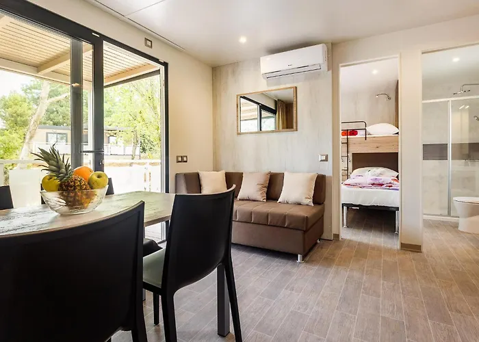 2 Bedroom Awesome Stacaravan In Vabriga Campeggio